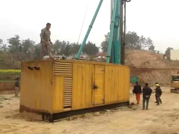 太仆寺如何判断水冷式机油散热器密封件是否需要更换?